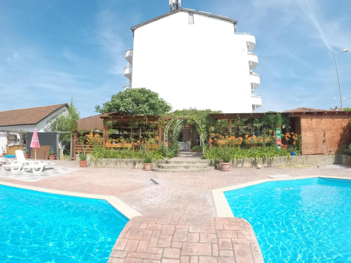 Alba Family Club Hotel Primorsko Esterno foto